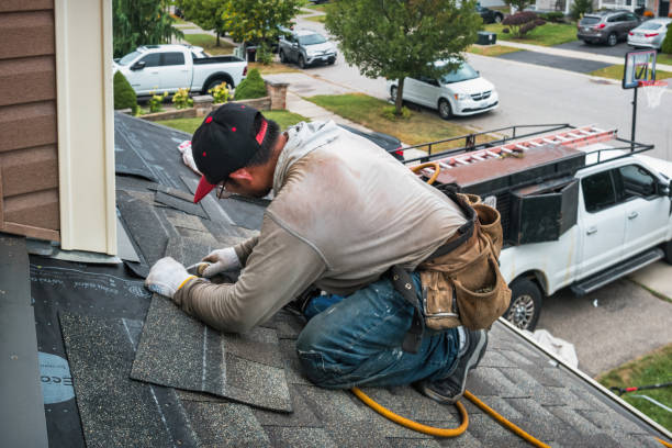 Professional Emergency Roof Repair technician working in Chelan Falls, WA